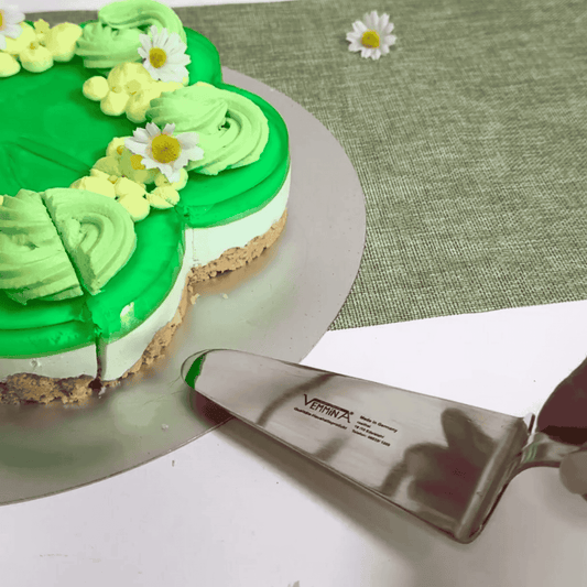 Torten sicher servieren - ohne kleckern oder zerdrücken