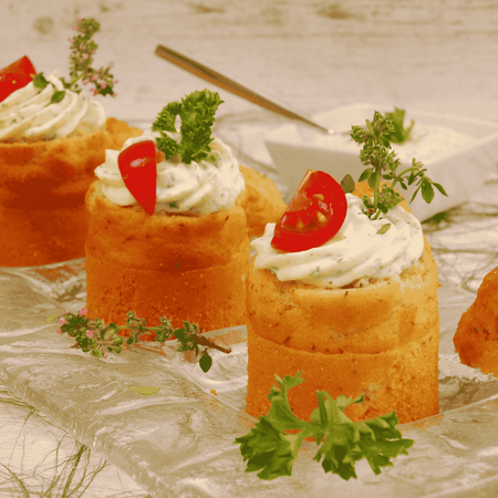 Thymian-Törtchen mit Petersiliencreme